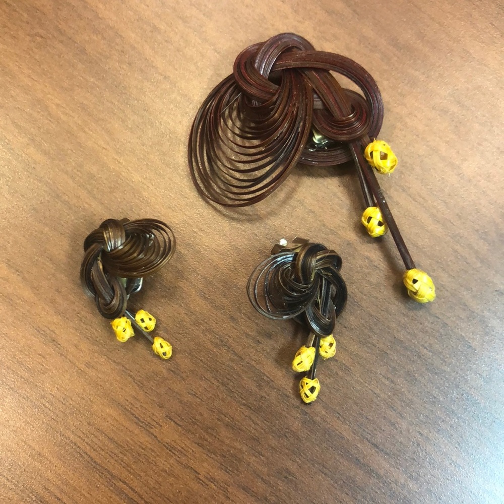 Vintage Earring and pin set. Clip on.  Wooden.  EUC.